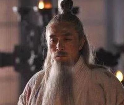 把尸体拉出来鞭尸 却得到了孔子的认可