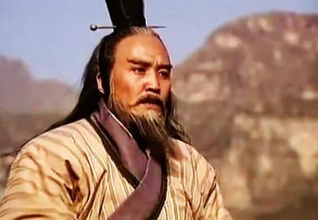 把尸体拉出来鞭尸 却得到了孔子的认可