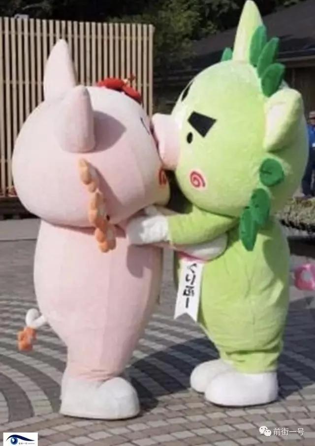 这2只外形酷似"鸡"的鹦鹉在中国和日本突然火了