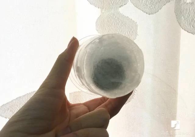 旅行前在冰箱里放一枚硬币 超方便!