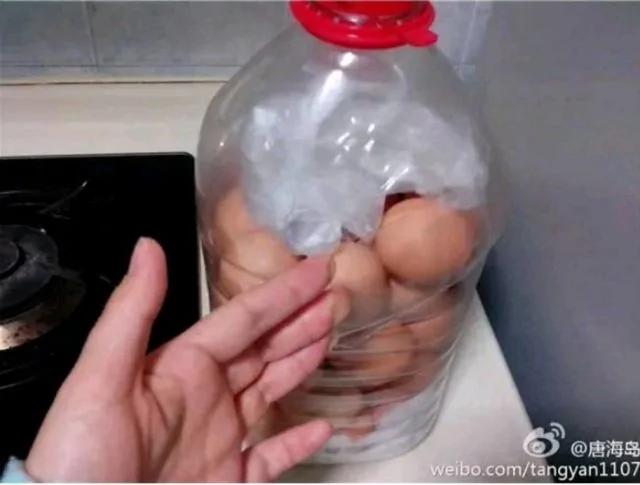 鸡蛋是怎么装进油桶的?真是太有智慧了!