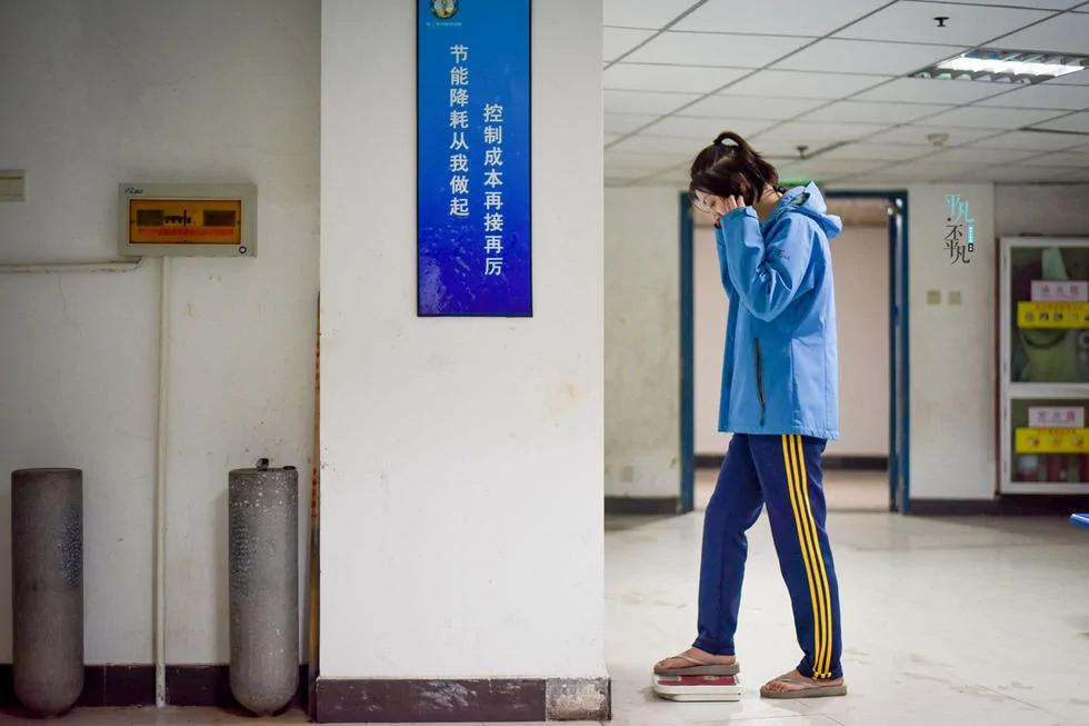90后“美人鱼”:每天呆水里6小时 身材娇好