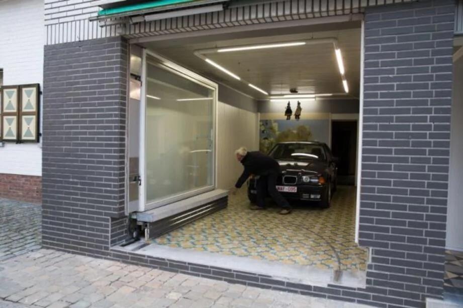 自从屋主修建了这个车库 每天的退休生活都不得安宁!