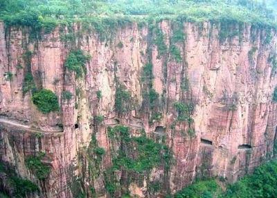世界十大最危险公路 其中的“死亡之路” 最窄的地方只有10英尺