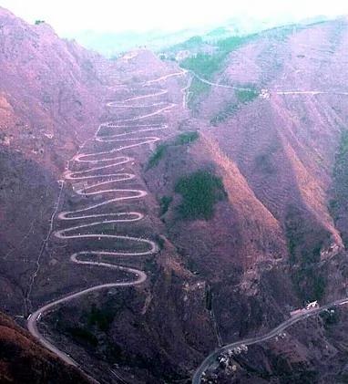 世界十大最危险公路 其中的“死亡之路” 最窄的地方只有10英尺
