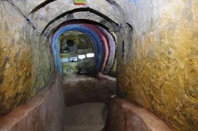 老人山上挖洞12年 没想到最终挖出一座地宫