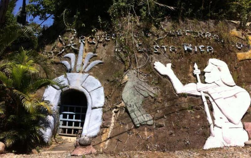 老人山上挖洞12年 没想到最终挖出一座地宫
