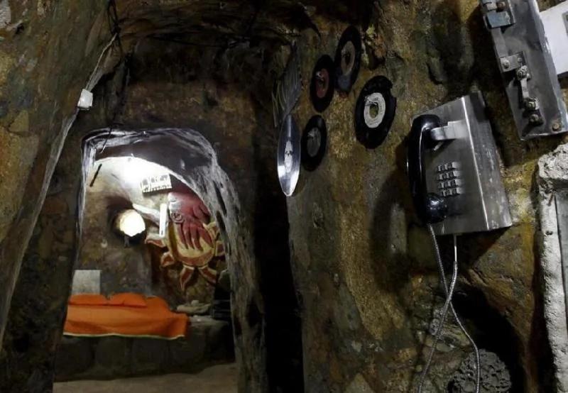 老人山上挖洞12年 没想到最终挖出一座地宫