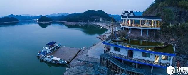 浙江这座房子走红了!屋顶上居然养了那么多鱼