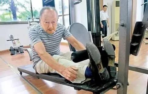 65岁以后 一个动作会令心脑血管崩溃 千万别做!