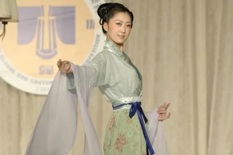 女士为什么不能作揖?
