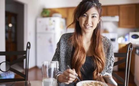 女人不吃早饭的危害 不吃早饭的危害详解