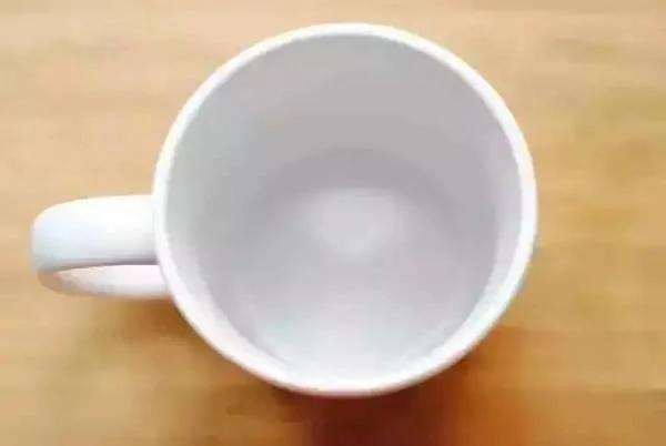 她把牙膏抹在鼻子上 结果神奇的事情出现了···