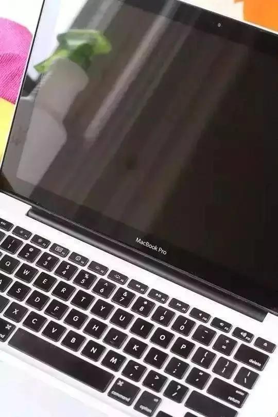她把牙膏抹在鼻子上 结果神奇的事情出现了···