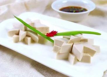 55岁大爷因爱吃豆腐 体内取出420颗结石