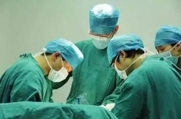 55岁大爷因爱吃豆腐 体内取出420颗结石