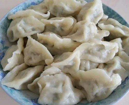 调韭菜馅3大妙招 包饺子时不出水 煮熟后鲜美多汁!