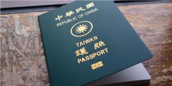 出国是红色的护照好用 还是蓝色的护照好用?