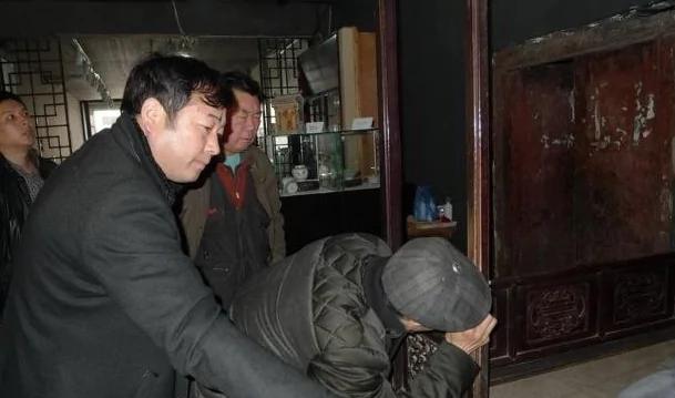 先祖竟是开国之君 河南村民家中现龙床
