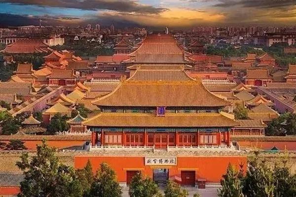 故宫三大殿周围为何没有一棵树?