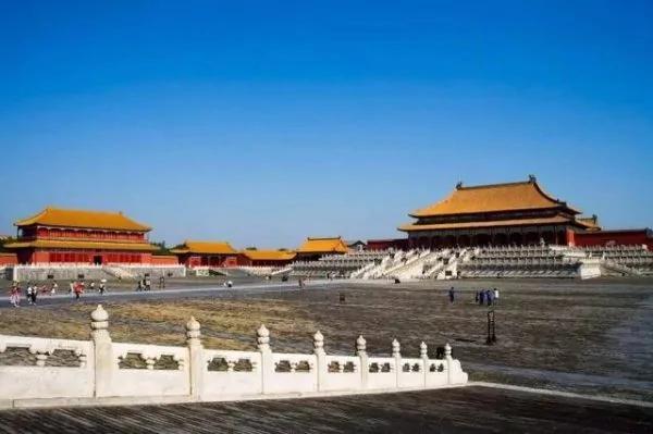 故宫三大殿周围为何没有一棵树?