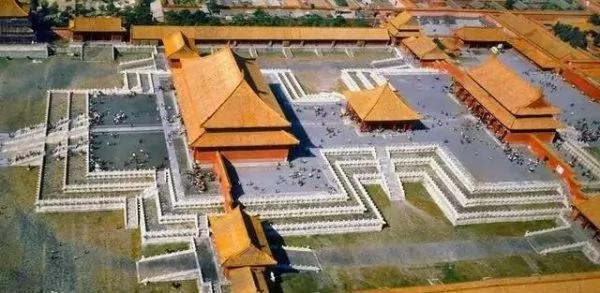 故宫三大殿周围为何没有一棵树?