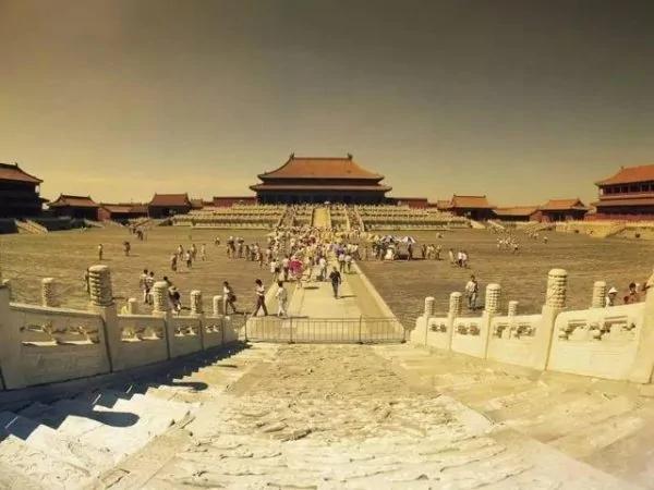 故宫三大殿周围为何没有一棵树?