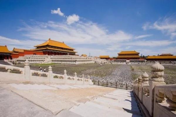 故宫三大殿周围为何没有一棵树?