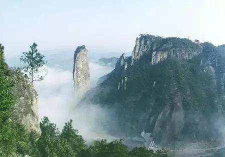 瞬间腿软 中国超恐怖的9个悬空栈道