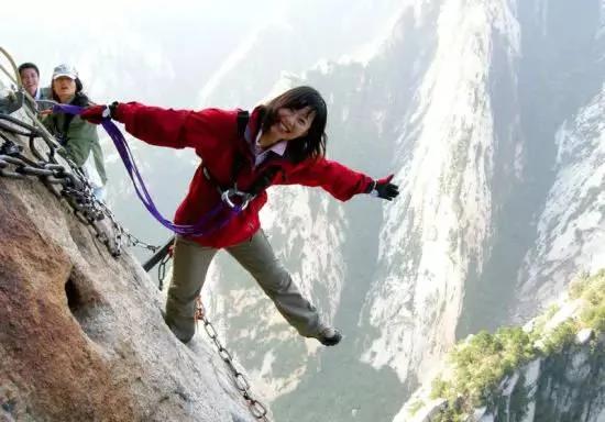 瞬间腿软 中国超恐怖的9个悬空栈道