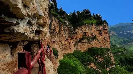 瞬间腿软 中国超恐怖的9个悬空栈道