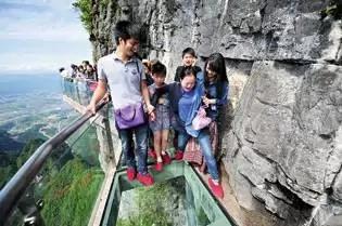 瞬间腿软 中国超恐怖的9个悬空栈道