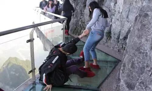 瞬间腿软 中国超恐怖的9个悬空栈道