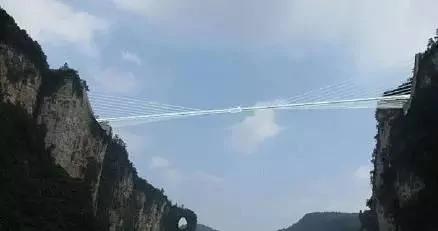 瞬间腿软 中国超恐怖的9个悬空栈道