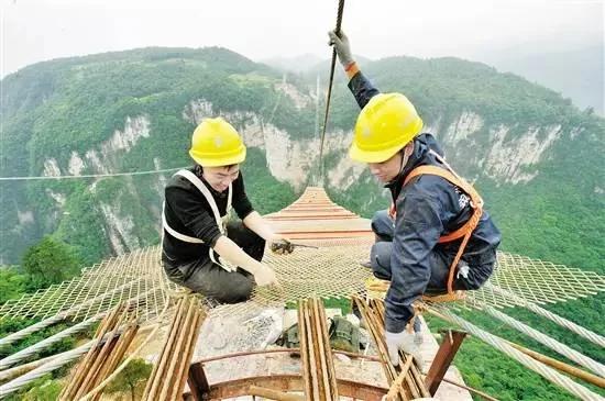 瞬间腿软 中国超恐怖的9个悬空栈道