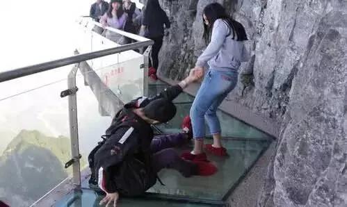 瞬间腿软 中国超恐怖的9个悬空栈道