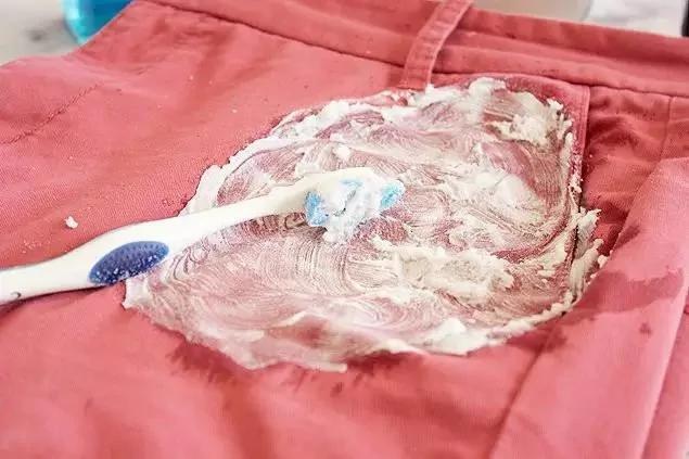 衣服不管染上什么 用这招都能洗掉!必须收藏~