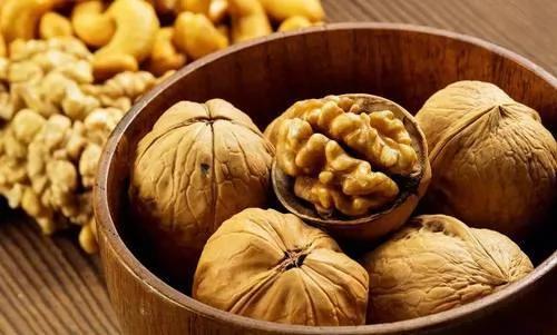 这个动作能坚持9秒 证明你还没老!