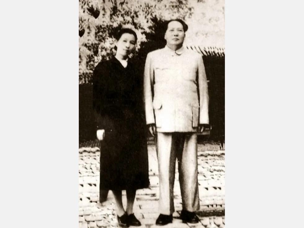 毛泽东拒绝见江青 中秋节送她五根玉米