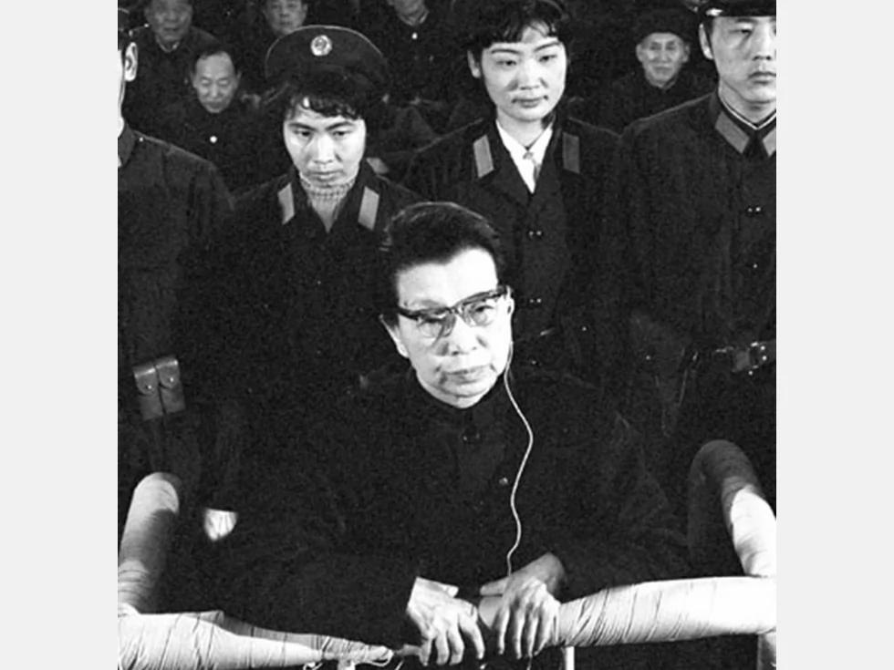 毛泽东拒绝见江青 中秋节送她五根玉米