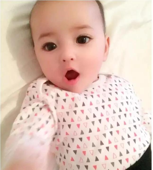 她一出生就成了网红 颜值打败99.99%的人!