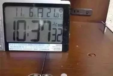 每次打扫后隔没几天又有灰尘?教你一招!在水里加几滴“这个” 灰尘不再附着在家俱