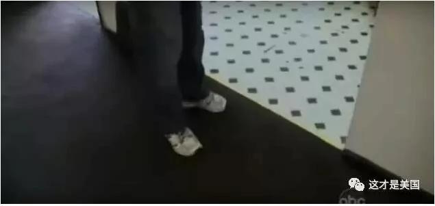 美富豪男在贫民窟体验生活 结果震惊极了