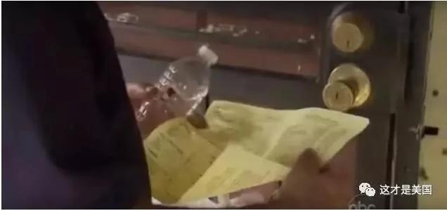 美富豪男在贫民窟体验生活 结果震惊极了