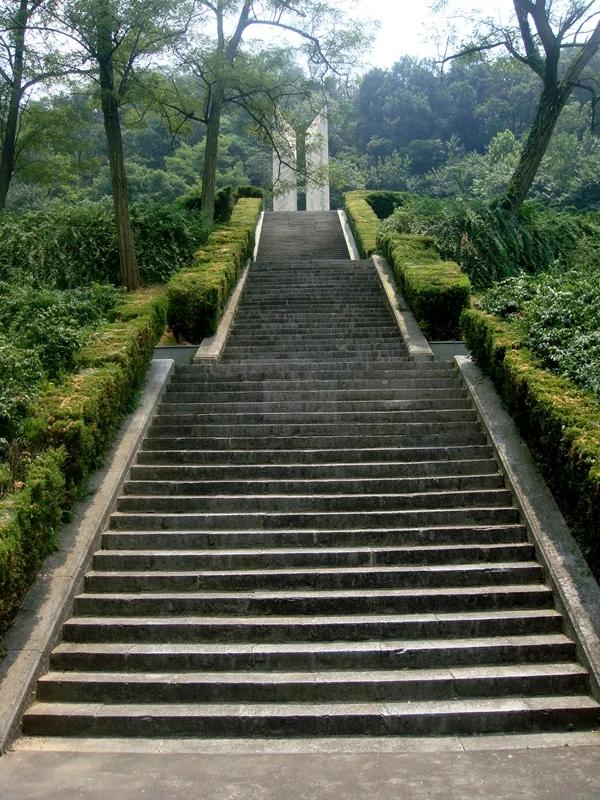 青山处处埋忠骨:南京航空烈士公墓