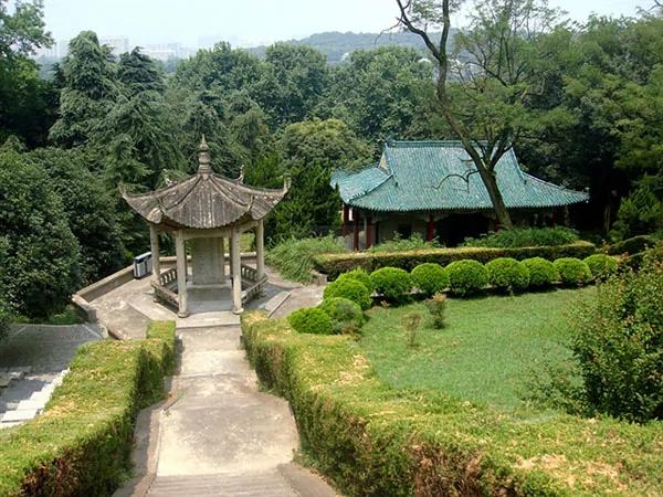 青山处处埋忠骨:南京航空烈士公墓