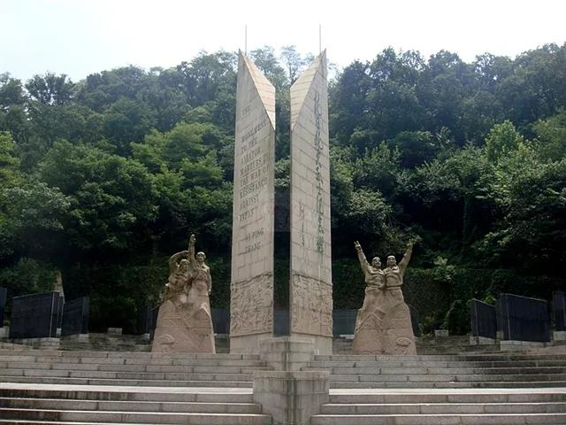 青山处处埋忠骨:南京航空烈士公墓