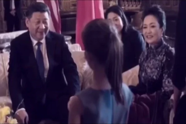 中國大陸國家主席習近平與美國總統川普首度會面期間，伊萬卡與夫婿庫什納的女兒阿拉貝拉和兒子約瑟夫演唱中文歌曲並背誦〝三字經〞和唐詩。(Ivanka Trump臉書)