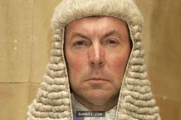 英国法官听到14岁少女刺杀强奸犯就霸气说:无需入狱