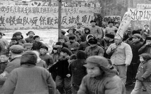 文革中的重庆武斗:动用榴弹炮坦克死者数以千计